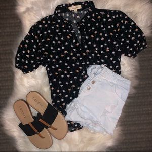 🚨 NEVER WORN crop button up vacation shirt